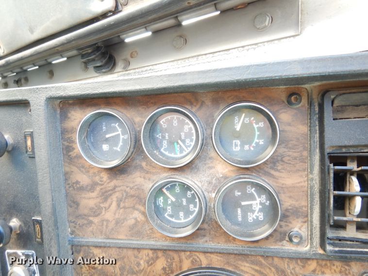 image for item DF4130 1995 Kenworth T300  dump truck