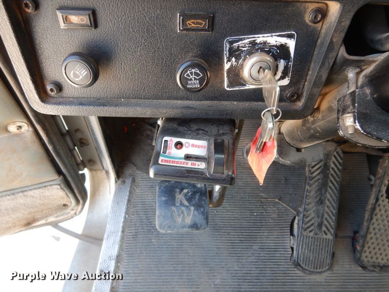 image for item DF4130 1995 Kenworth T300  dump truck