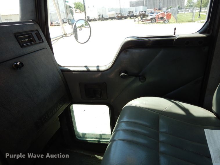 image for item DF4130 1995 Kenworth T300  dump truck