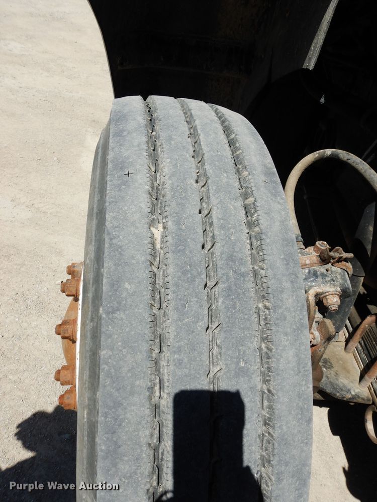 image for item DF4130 1995 Kenworth T300  dump truck