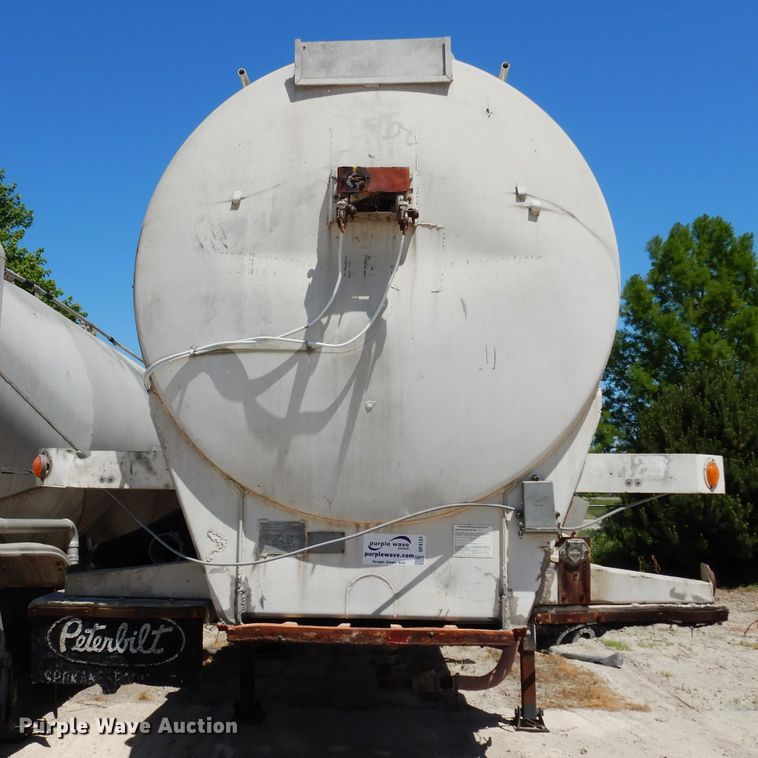 image for item DF4131 1964 Butler tank trailer