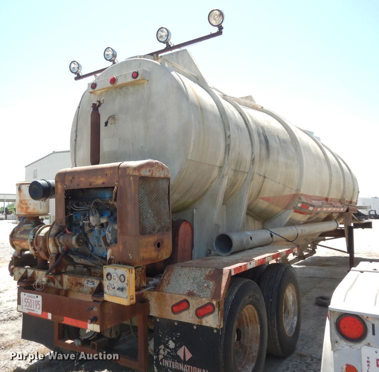 image for item DF4131 1964 Butler tank trailer