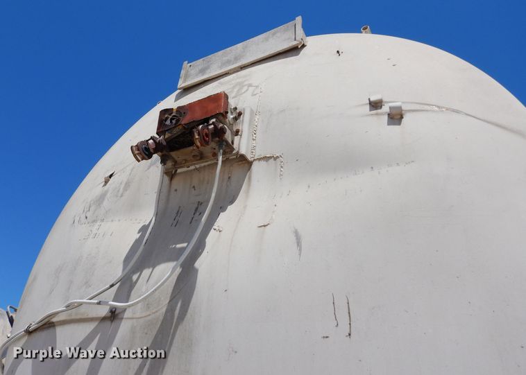 image for item DF4131 1964 Butler tank trailer