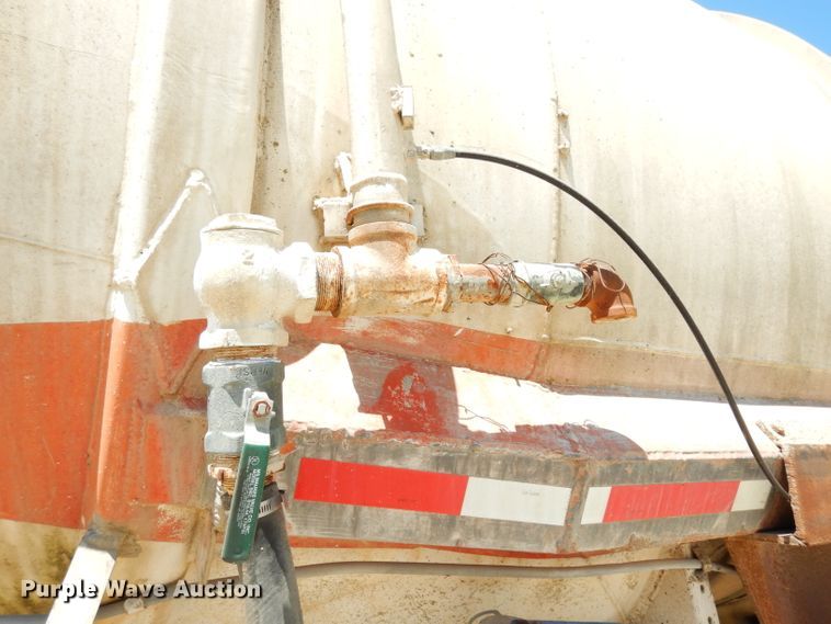 image for item DF4131 1964 Butler tank trailer