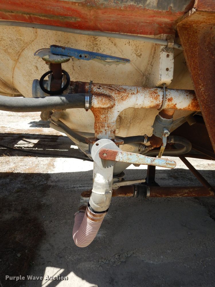 image for item DF4131 1964 Butler tank trailer