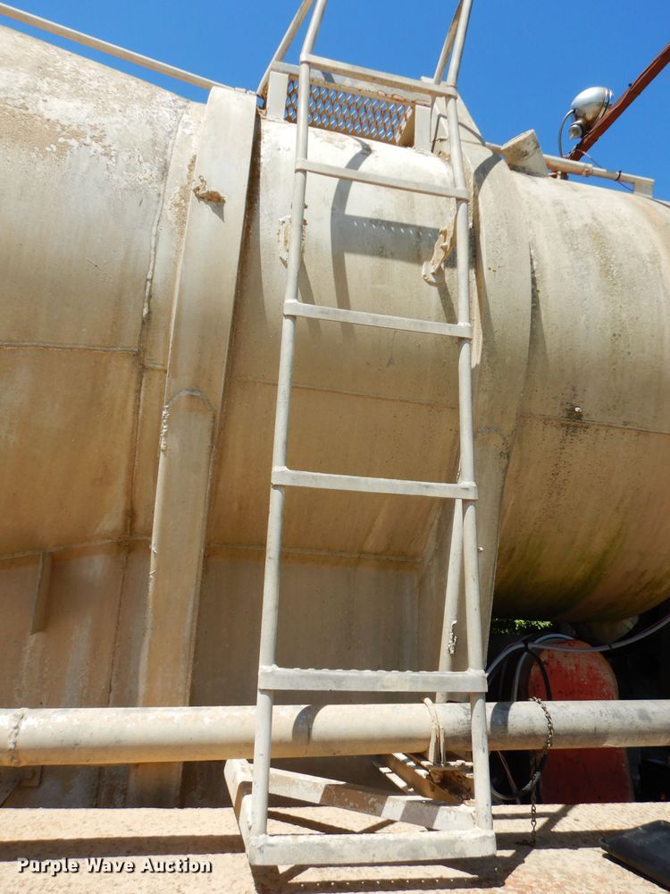 image for item DF4131 1964 Butler tank trailer