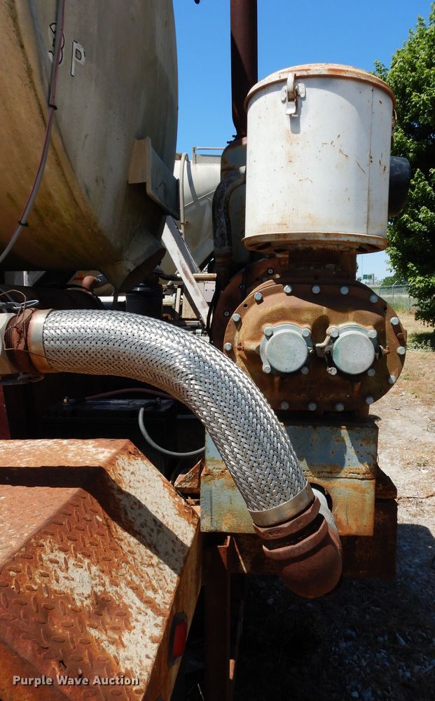 image for item DF4131 1964 Butler tank trailer