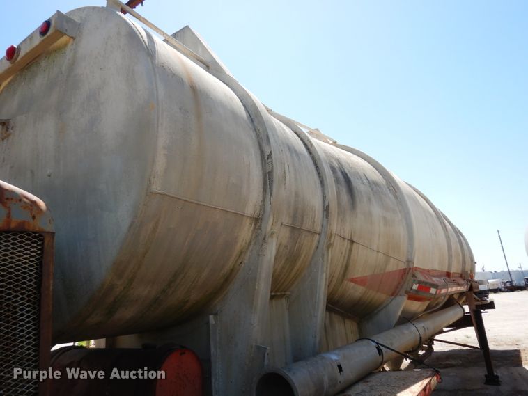 image for item DF4131 1964 Butler tank trailer