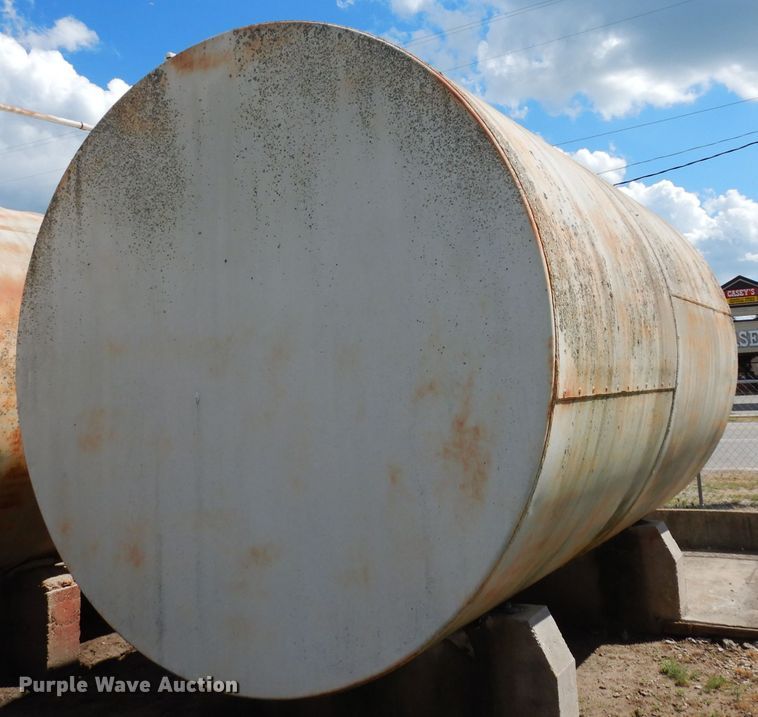 image for item DF4157 10,000 gallon fuel tank