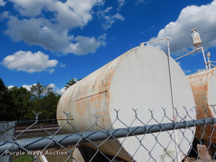 image for item DF4157 10,000 gallon fuel tank