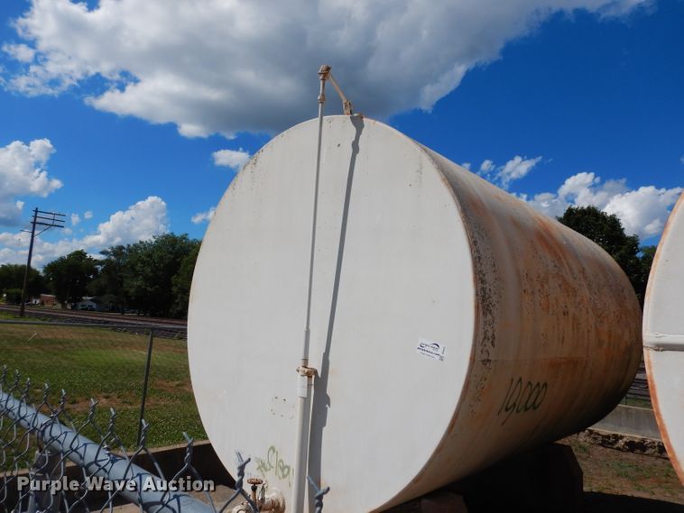 image for item DF4157 10,000 gallon fuel tank