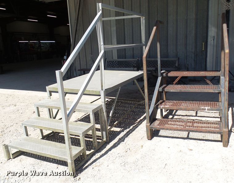 image for item DG1917 (2) sets of stairs