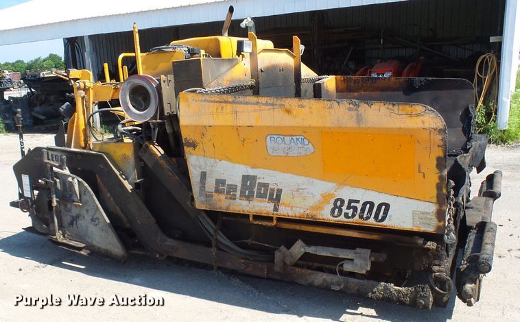 image for item DG1927 2005 LeeBoy 8500  paver
