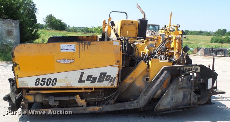 image for item DG1927 2005 LeeBoy 8500  paver