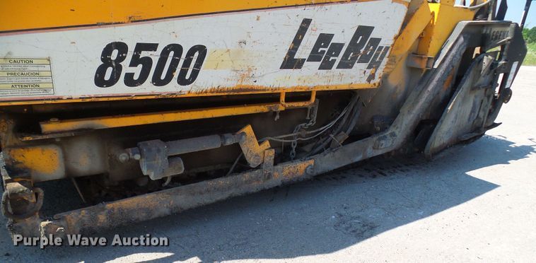 image for item DG1927 2005 LeeBoy 8500  paver