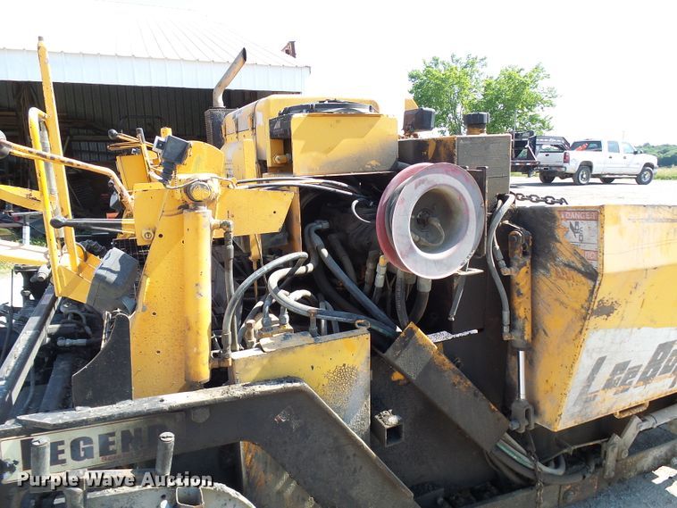 image for item DG1927 2005 LeeBoy 8500  paver