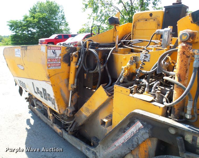 image for item DG1927 2005 LeeBoy 8500  paver