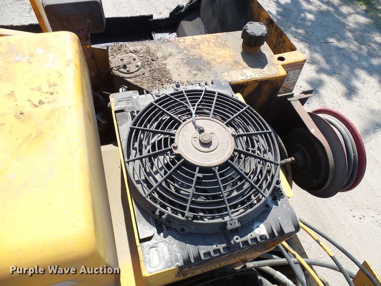 image for item DG1927 2005 LeeBoy 8500  paver