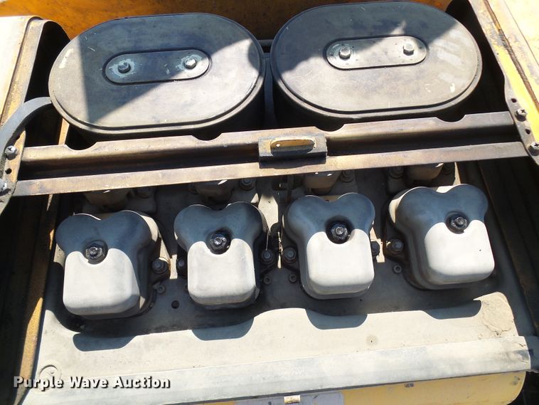 image for item DG1927 2005 LeeBoy 8500  paver