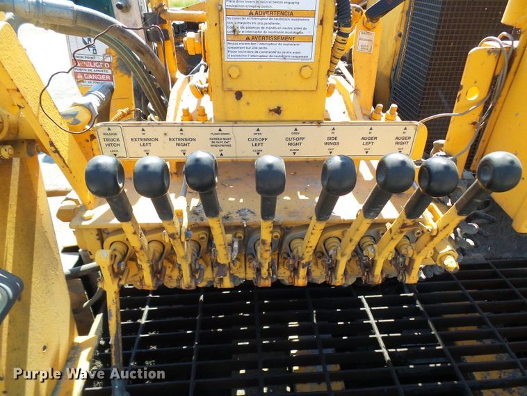 image for item DG1927 2005 LeeBoy 8500  paver