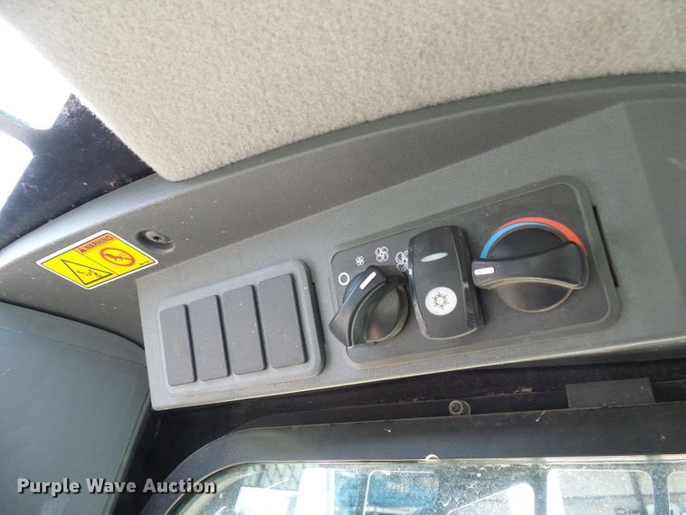 image for item DG1944 2010 Caterpillar 246C  skid steer loader