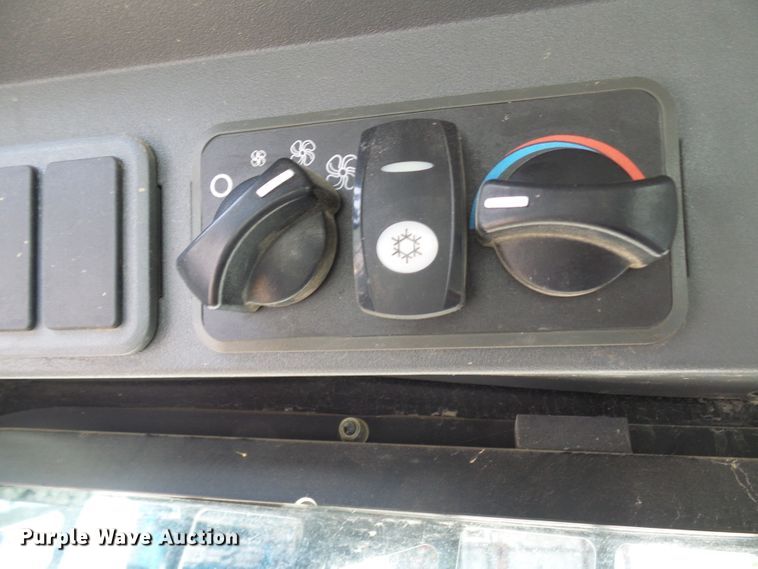 image for item DG1944 2010 Caterpillar 246C  skid steer loader