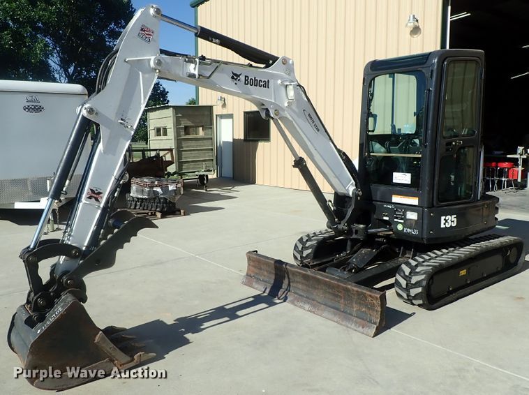 image for item DG2257 2015 Bobcat E35  mini excavator