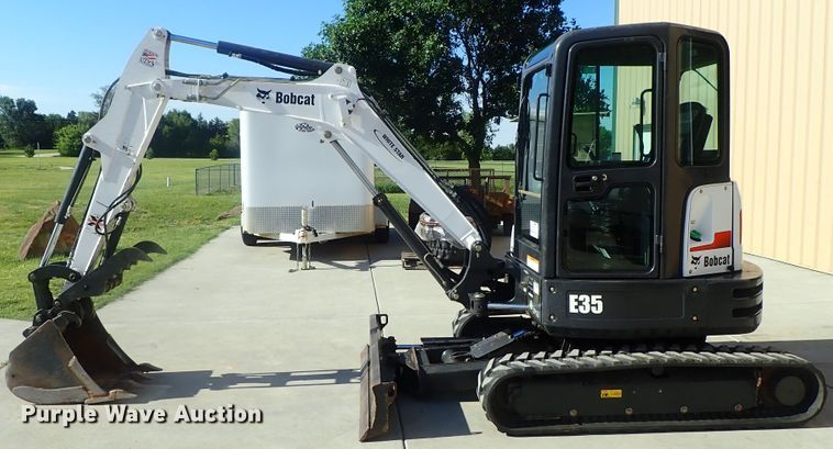 image for item DG2257 2015 Bobcat E35  mini excavator
