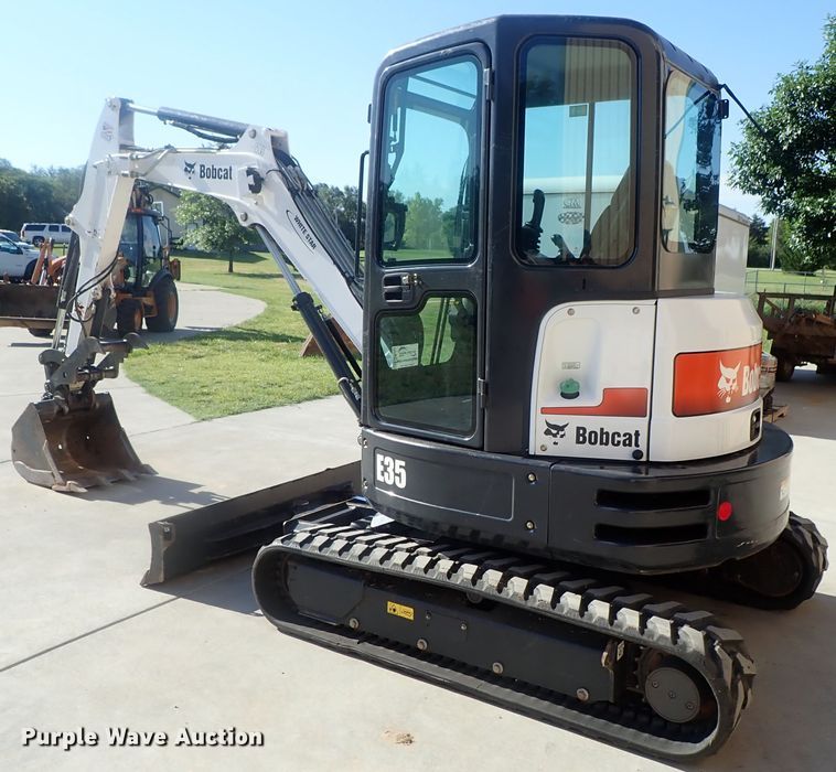 image for item DG2257 2015 Bobcat E35  mini excavator