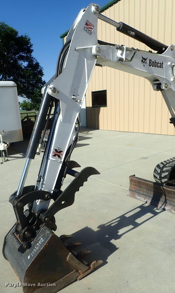 image for item DG2257 2015 Bobcat E35  mini excavator