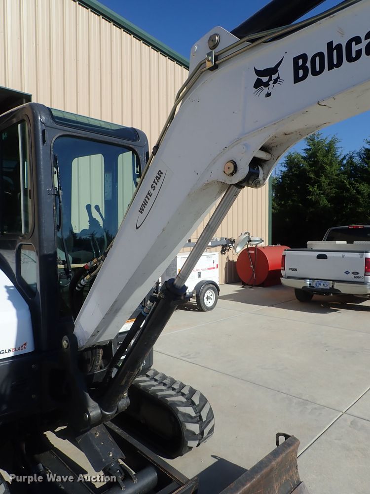 image for item DG2257 2015 Bobcat E35  mini excavator