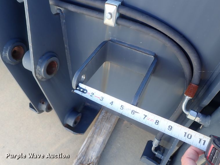 image for item DG2258 90"W combination bucket