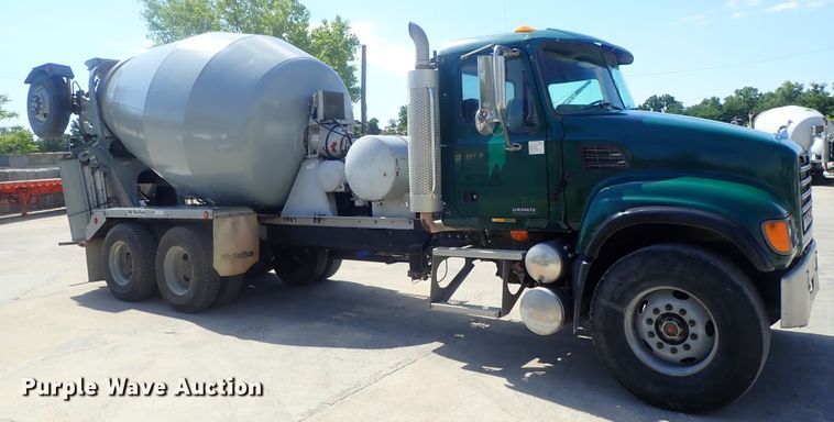 image for item DG2259 2004 Mack CV513  ready mix truck