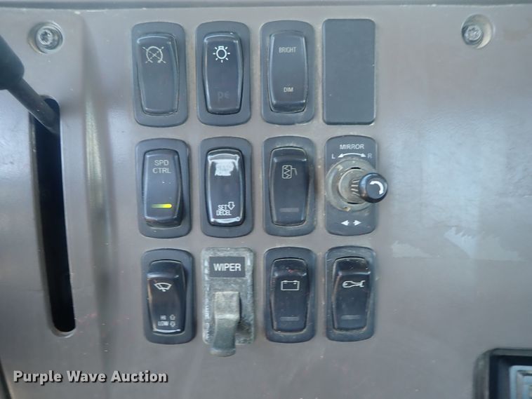 image for item DG2259 2004 Mack CV513  ready mix truck