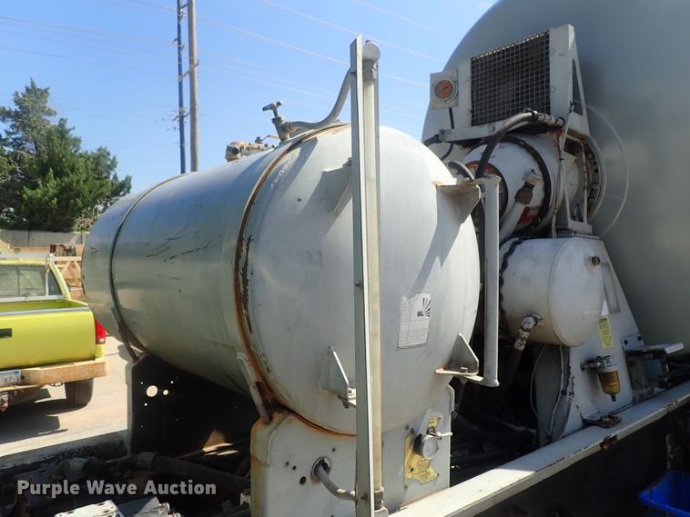 image for item DG2259 2004 Mack CV513  ready mix truck