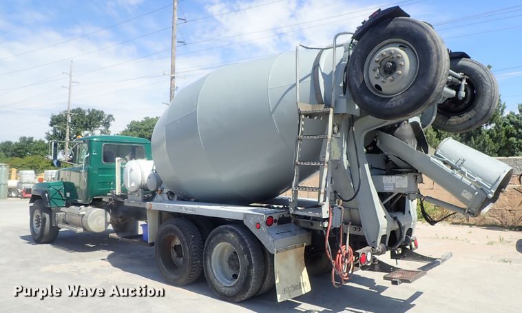 image for item DG2260 2001 Mack RD690S  ready mix truck