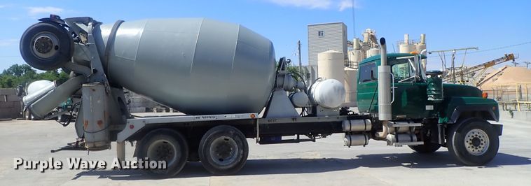 image for item DG2260 2001 Mack RD690S  ready mix truck