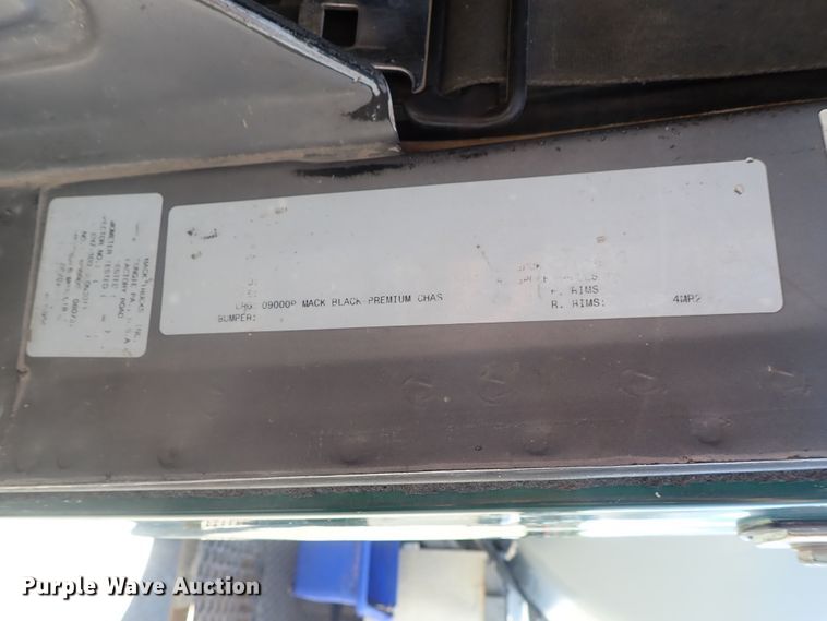 image for item DG2260 2001 Mack RD690S  ready mix truck