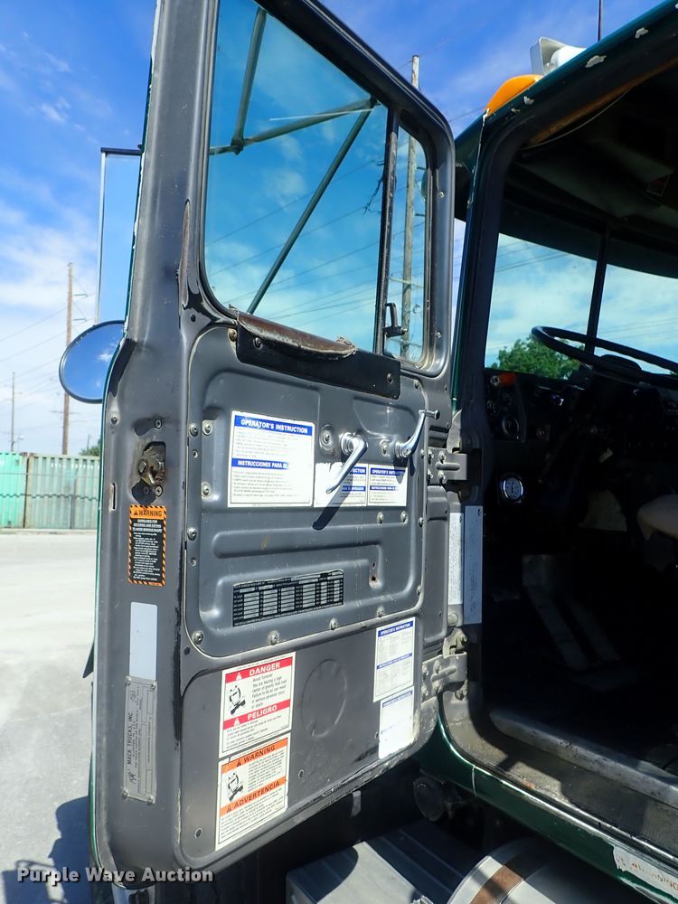 image for item DG2260 2001 Mack RD690S  ready mix truck