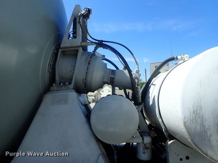 image for item DG2260 2001 Mack RD690S  ready mix truck