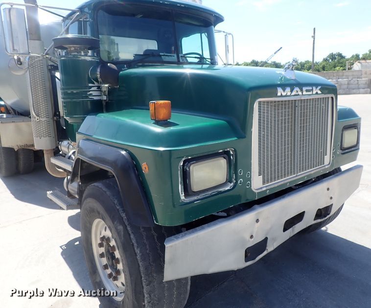 image for item DG2260 2001 Mack RD690S  ready mix truck