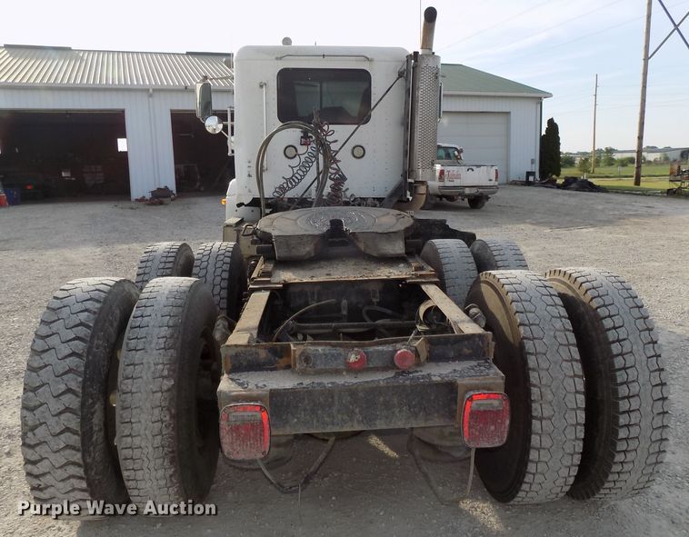 image for item DG2605 1997 Freightliner FLD  semi truck