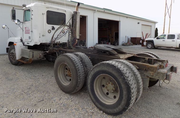 image for item DG2605 1997 Freightliner FLD  semi truck