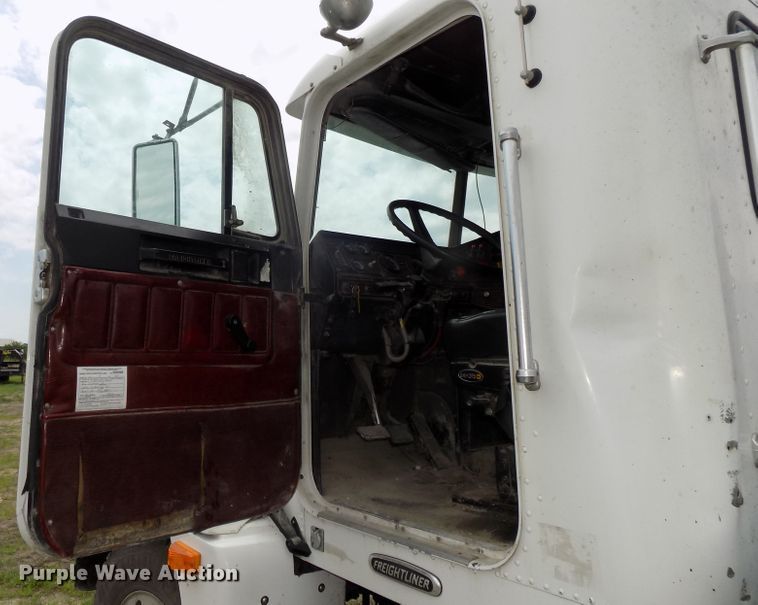 image for item DG2605 1997 Freightliner FLD  semi truck