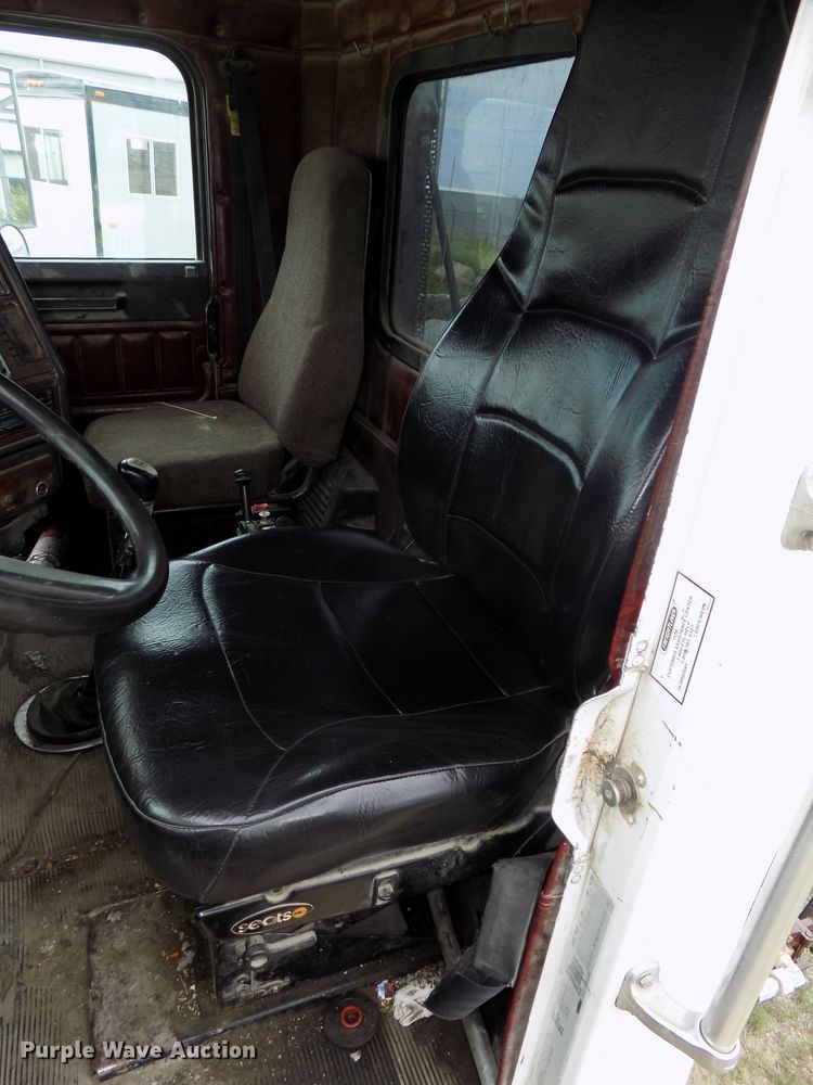 image for item DG2605 1997 Freightliner FLD  semi truck