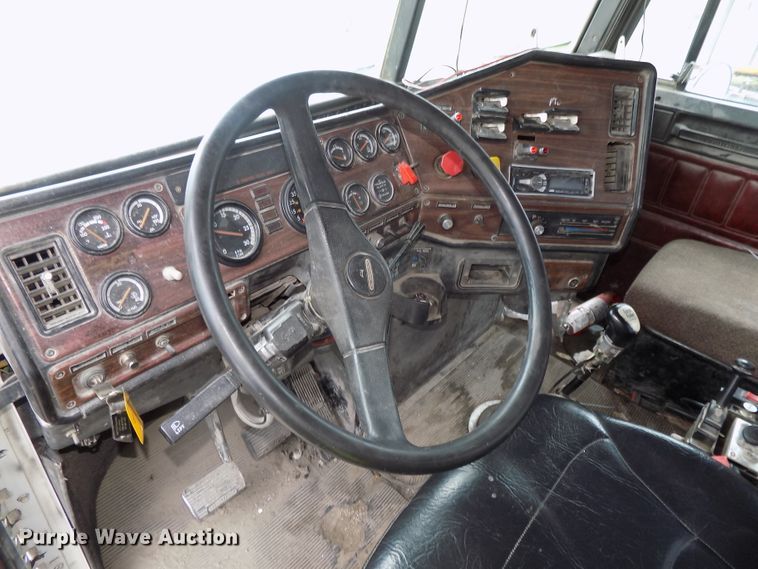 image for item DG2605 1997 Freightliner FLD  semi truck