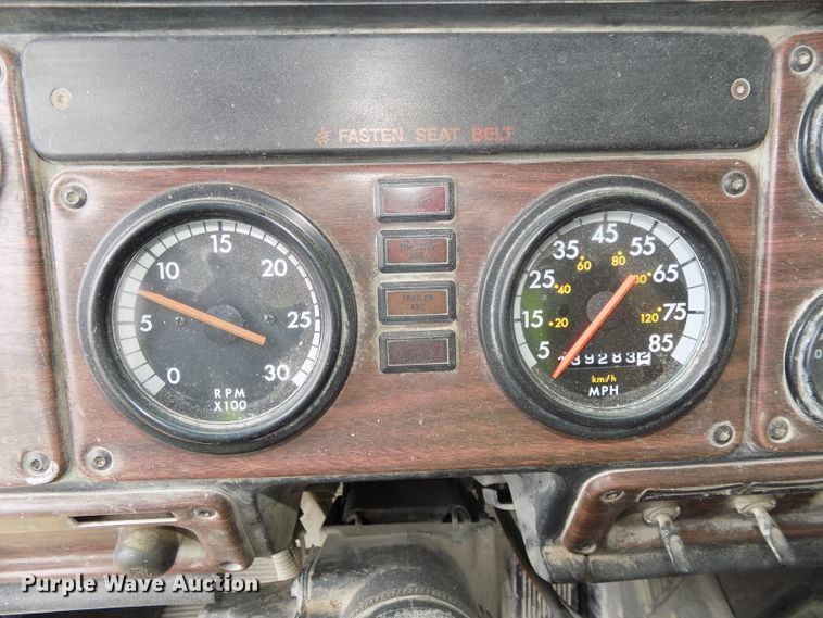 image for item DG2605 1997 Freightliner FLD  semi truck