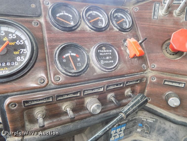 image for item DG2605 1997 Freightliner FLD  semi truck