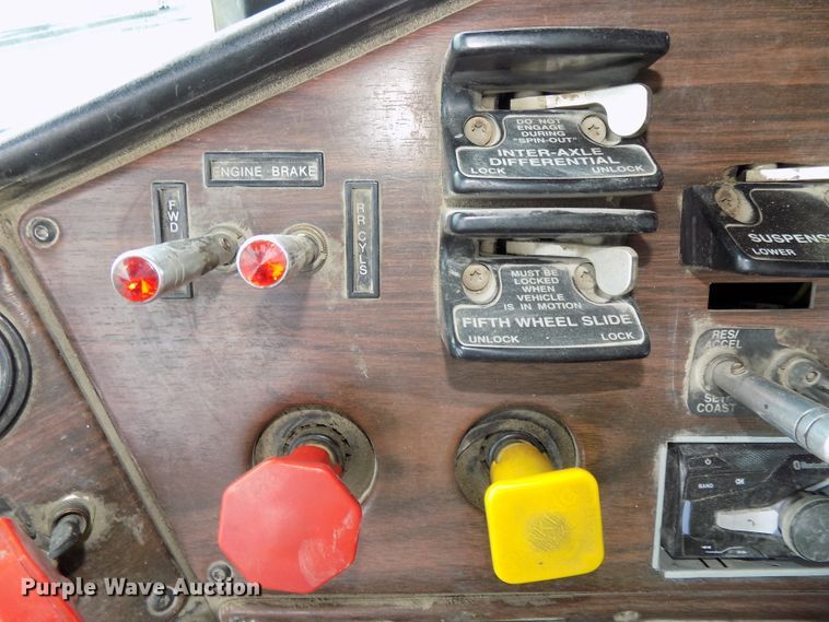 image for item DG2605 1997 Freightliner FLD  semi truck