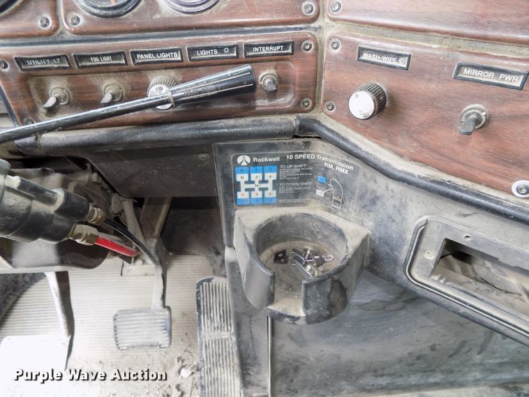 image for item DG2605 1997 Freightliner FLD  semi truck